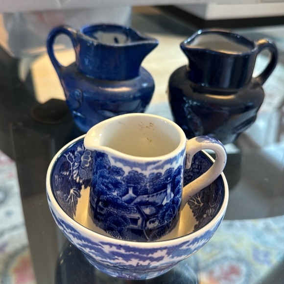 Blue pitchers and bowl & pitcher, 2-3.5” - Picture 1 of 12